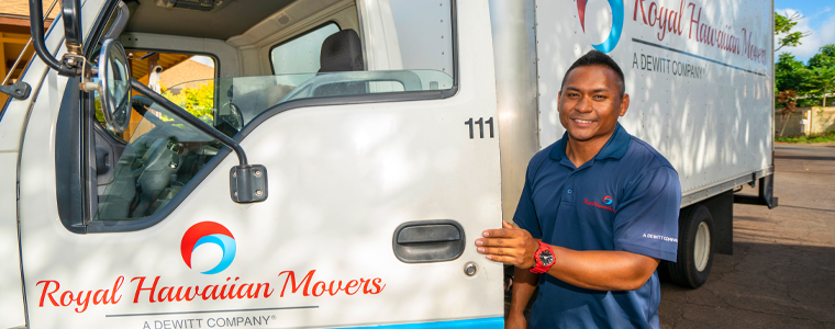 woman searching for best hawaii mover