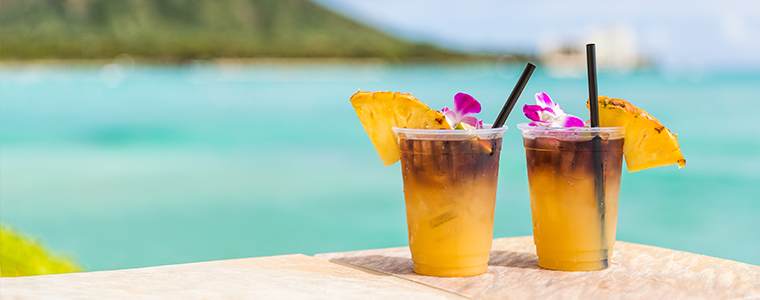 Hawaii mai tai drinks on waikiki beach